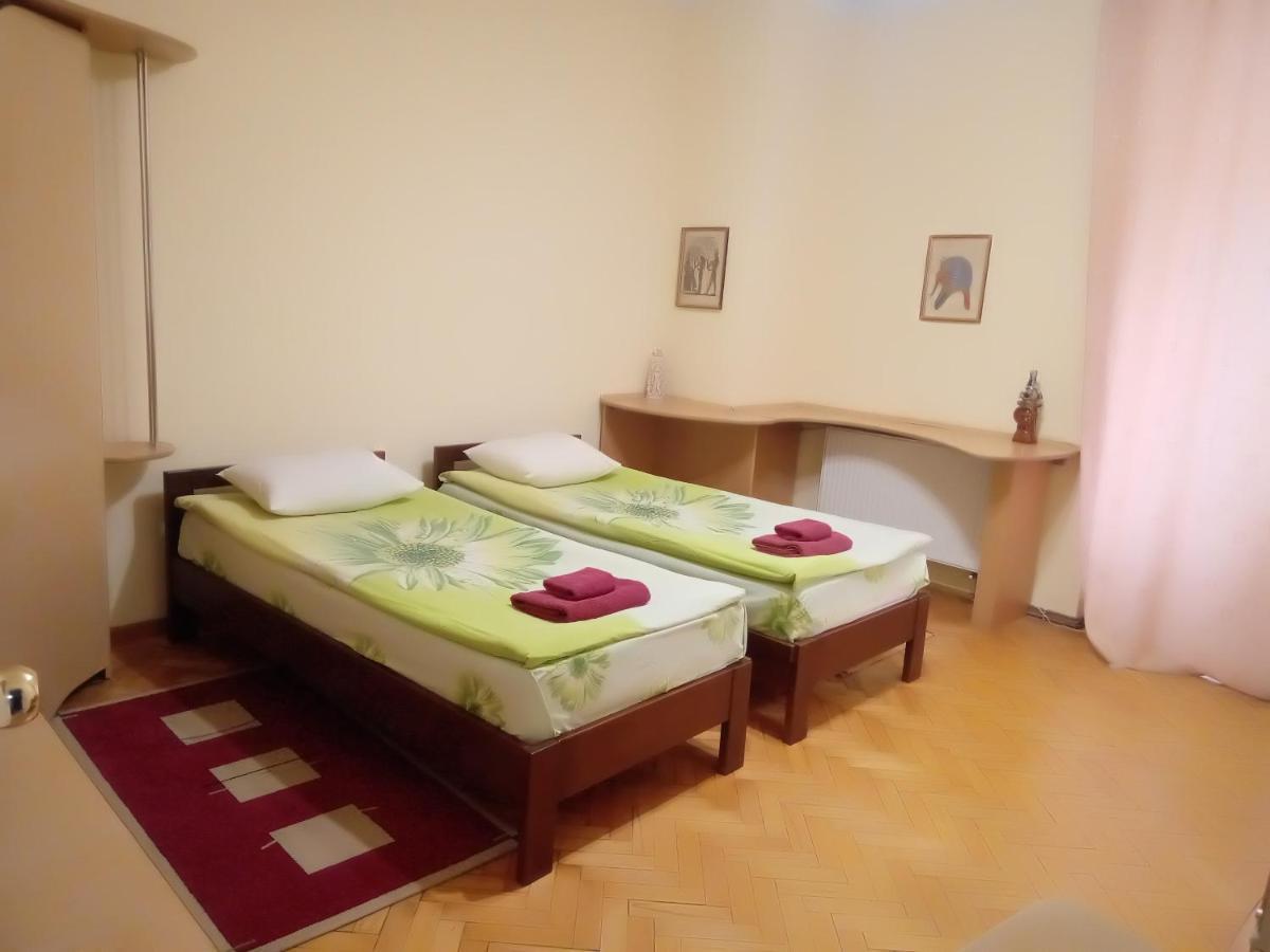 Apartment On Svobody Avenue Львів Екстер'єр фото