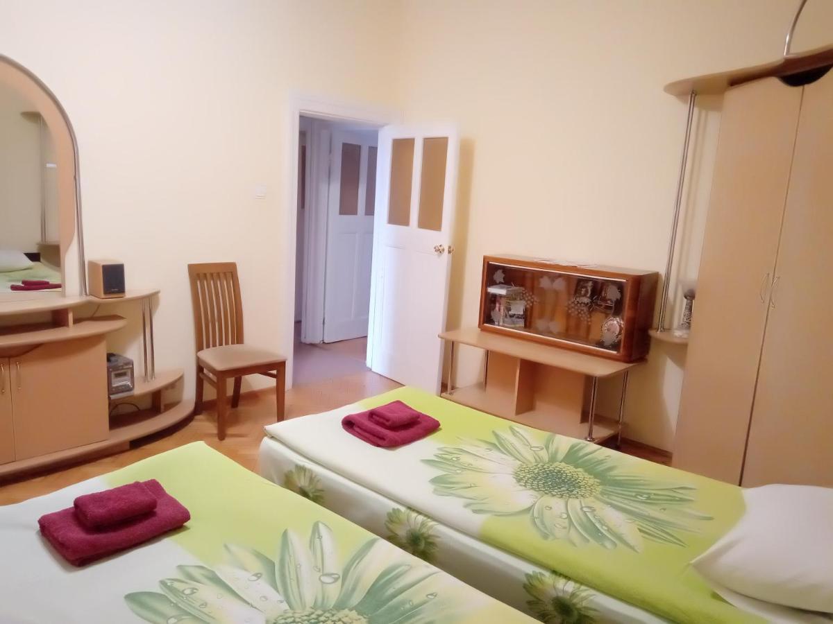 Apartment On Svobody Avenue Львів Екстер'єр фото