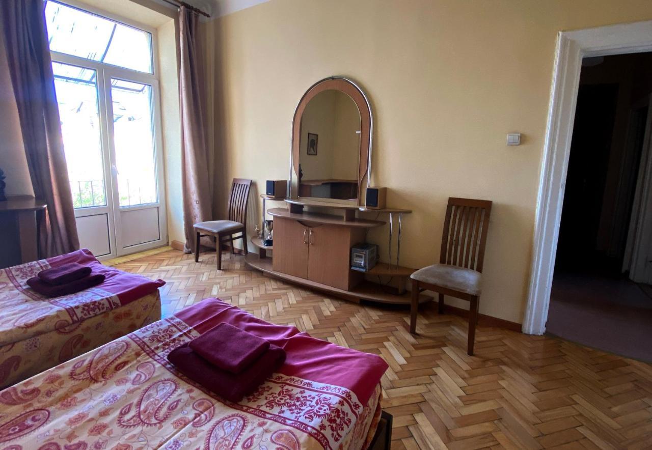 Apartment On Svobody Avenue Львів Екстер'єр фото