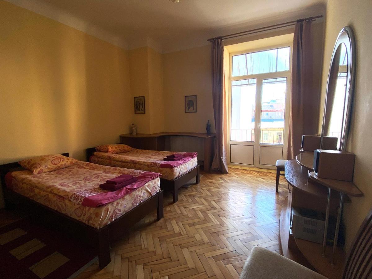 Apartment On Svobody Avenue Львів Екстер'єр фото