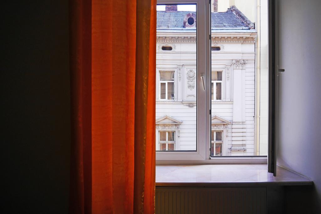 Apartment On Svobody Avenue Львів Екстер'єр фото